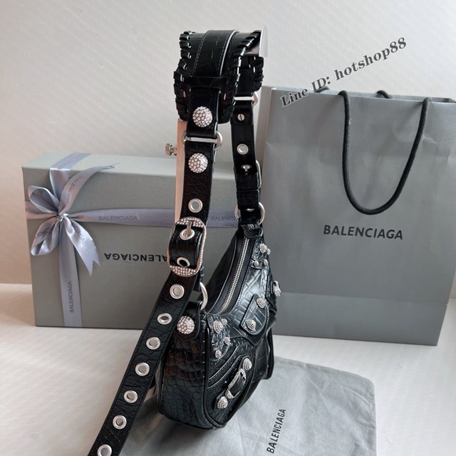 Balenciaga專櫃爆款肩背包 巴黎世家黑色鱷魚紋鑽石五金blingbling Le Cagole月牙包 fyj1591